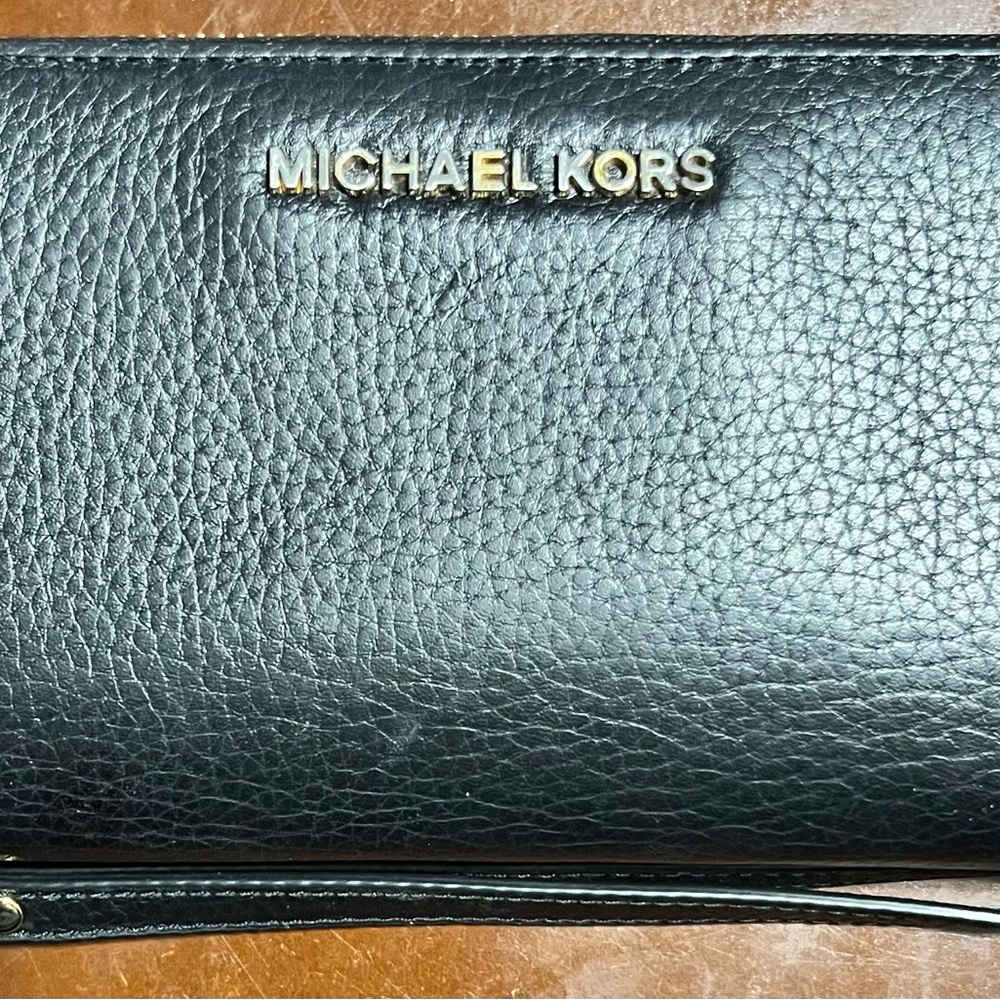 Jet Set Travel Large Pebbled Leather Wristlet
